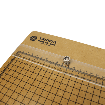 Pranchetinha Portátil Quadriculada A3 MDF Trident 4816-A3