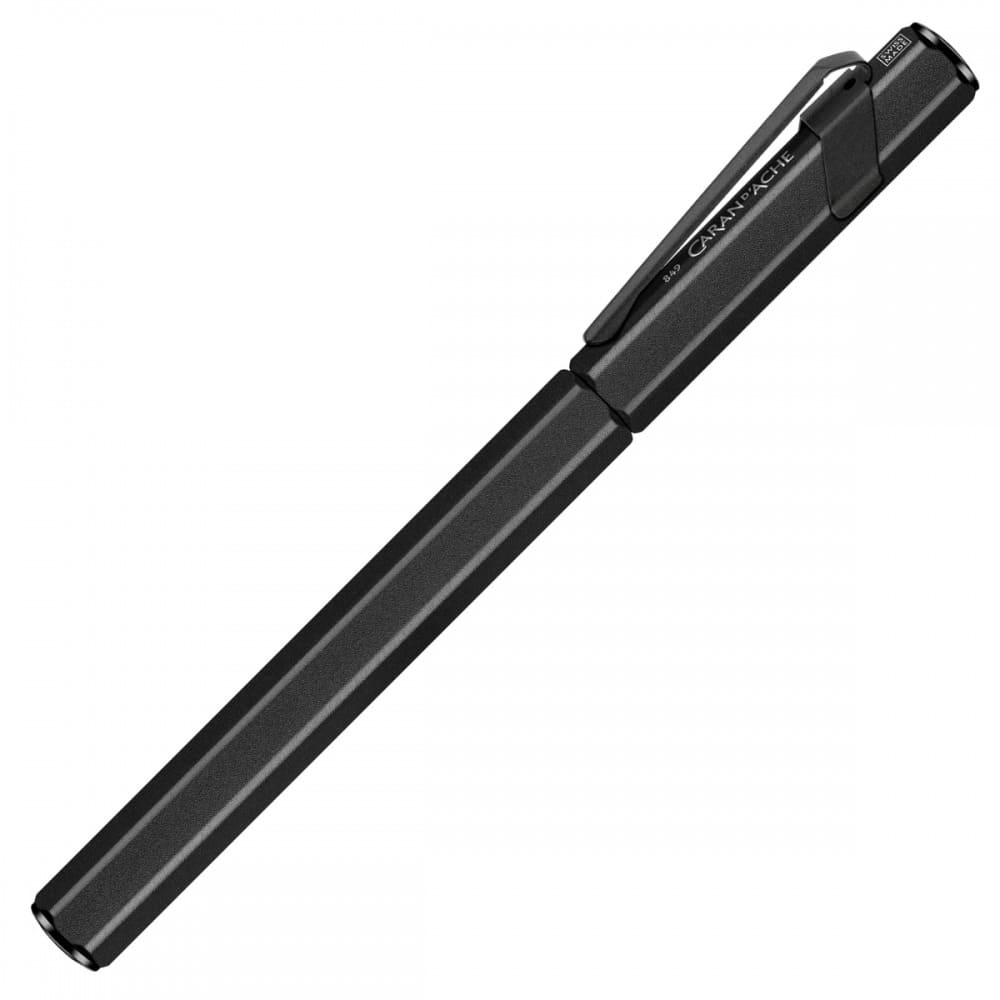 Caneta Tinteiro Caran d’Ache Black Code Pena F