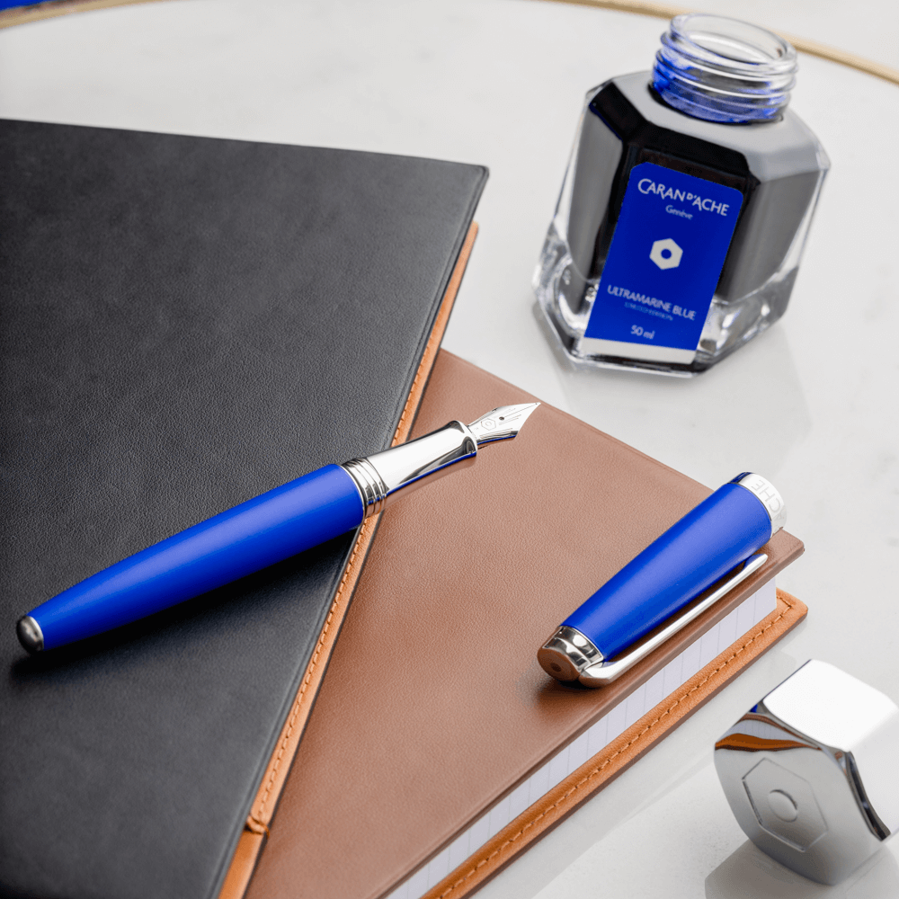 Caneta Tinteiro Caran d'Ache Klein Blue + Tinta 50ml Ed. Limitada