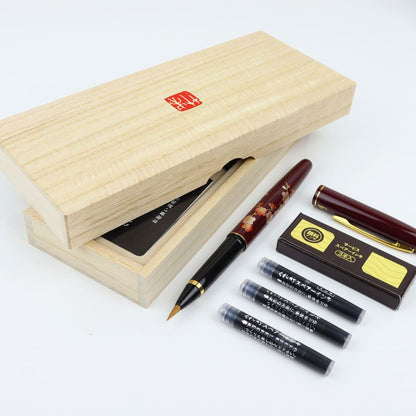 Caneta Fountain Brush Pen Kuretake Edazakura